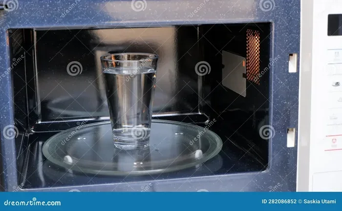 Can Drinking Glasses Be Microwaved Holding Water
