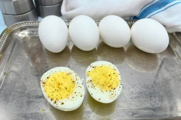 How Long Can Cooked Eggs Sit Out